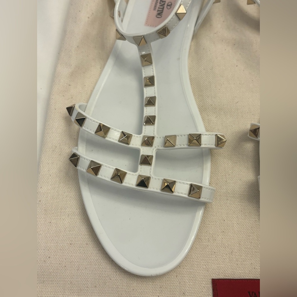 ❤️VALENTINO GARAVANI ROCKSTUD FLAT RUBBER SANDALS❤️ - Picture 4 of 13